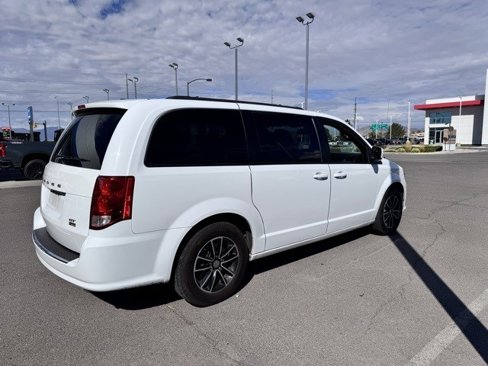 Used 2018 Dodge Grand Caravan GT image 3