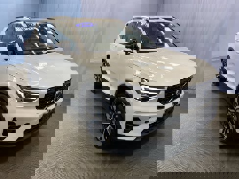 Certified 2023 Volvo XC40 B5 Plus w/ Protection Package Premier image 1