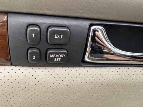 Used 1998 Cadillac Seville STS w/ Heated Seats Pkg image 22