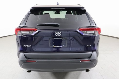 Used 2020 Toyota RAV4 XLE Premium image 6