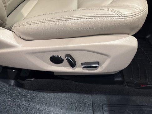 Used 2018 Ford Explorer XLT w/ Equipment Group 202A image 14