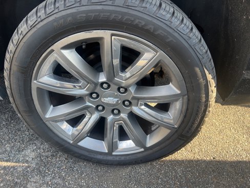 Used 2016 Chevrolet Suburban LTZ image 3