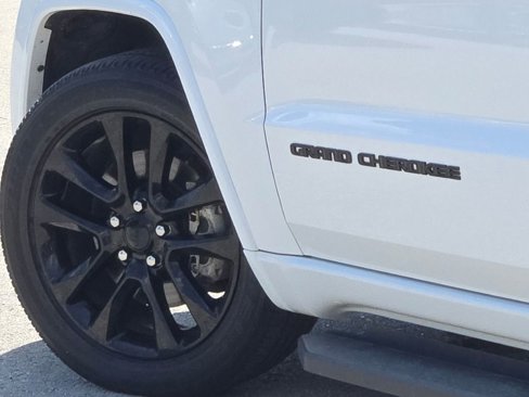 Used 2021 Jeep Grand Cherokee Laredo X image 14