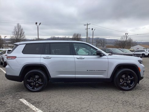 Used 2021 Jeep Grand Cherokee L Laredo image 4
