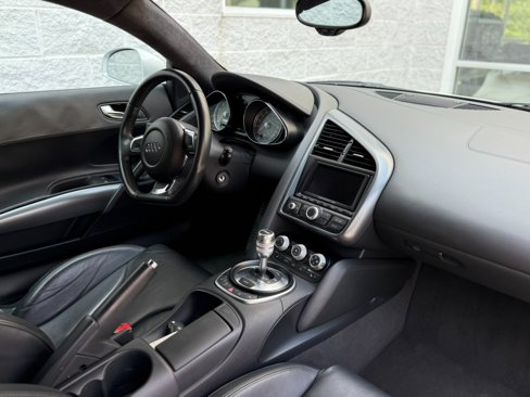 Used 2011 Audi R8 V8 image 24