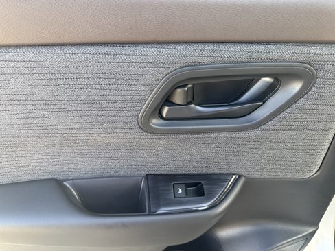 Used 2023 Nissan Rogue S image 26