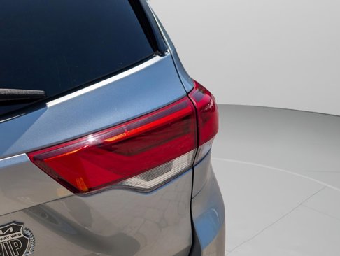 Used 2017 Toyota Highlander Limited image 36
