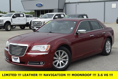 Used 2011 Chrysler 300 Limited image 1