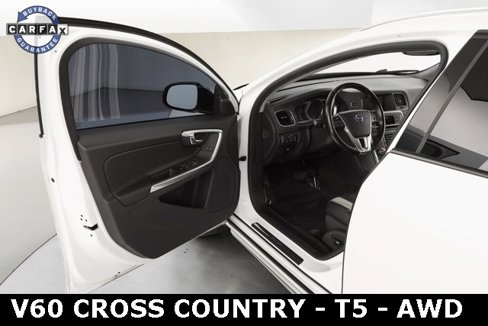 Used 2016 Volvo V60 T5 Cross Country w/ Climate Package image 15