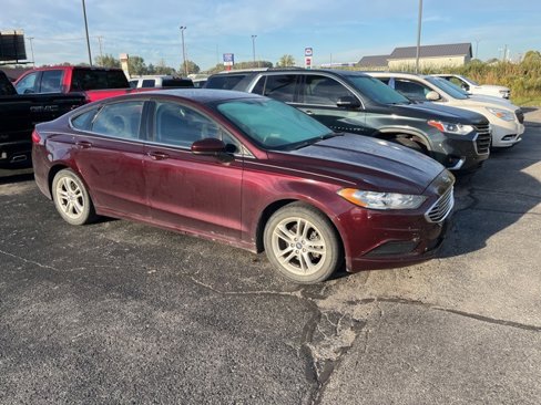 Used 2018 Ford Fusion SE w/ Fusion SE Technology Package image 2