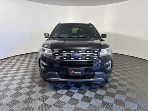 Used 2017 Ford Explorer XLT w/ Equipment Group 202A image 2