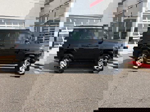 Used 2016 Toyota 4Runner SR5 image 31