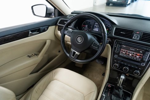 Used 2014 Volkswagen Passat TDI SEL Premium image 10
