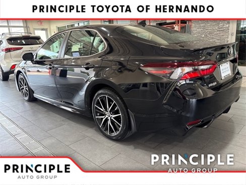 Used 2021 Toyota Camry SE w/ Carpet Mat Package (TMS) image 9