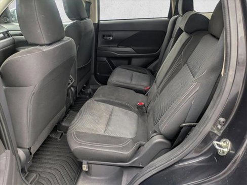 Used 2020 Mitsubishi Outlander ES image 16