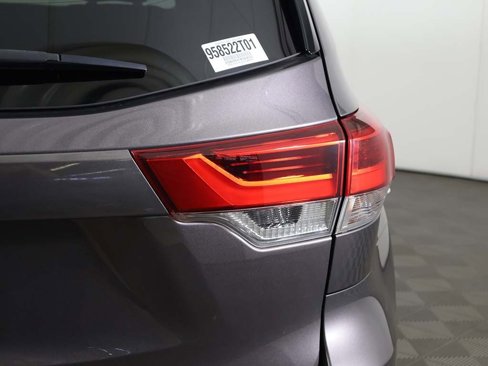 Used 2019 Toyota Highlander LE image 14