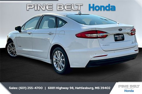 Used 2019 Ford Fusion SE image 2