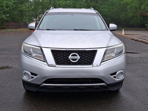 Used 2014 Nissan Pathfinder SV image 3