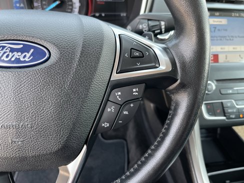 Used 2018 Ford Fusion SE w/ Fusion SE Technology Package image 18