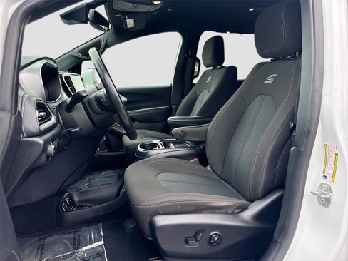 Used 2021 Chrysler Pacifica Touring w/ S Appearance Package image 22