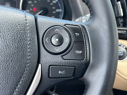 Used 2018 Toyota RAV4 XLE image 29