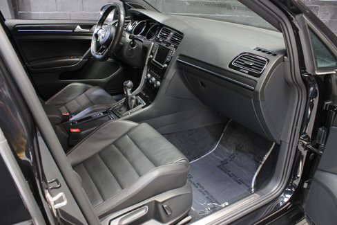 Used 2017 Volkswagen Golf R 4-Door image 35