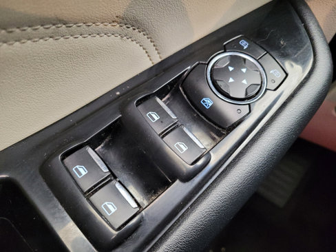 Used 2016 Ford Edge Titanium image 27