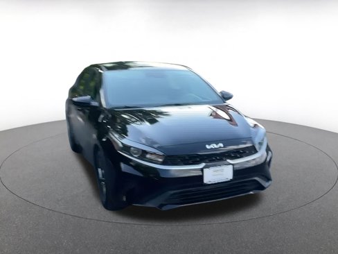 Used 2024 Kia Forte LXS image 3