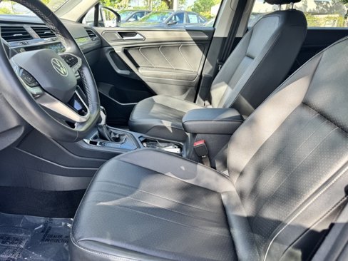 Certified 2022 Volkswagen Tiguan SE image 19