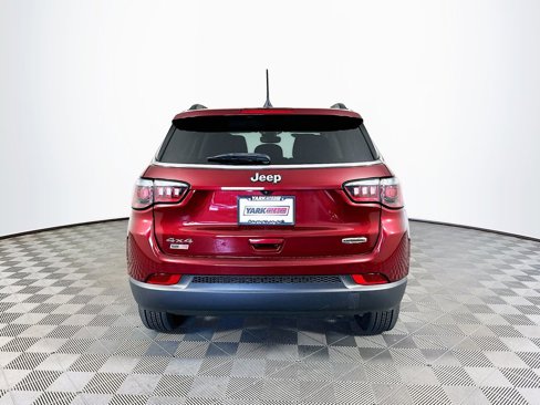 Used 2022 Jeep Compass Latitude image 9