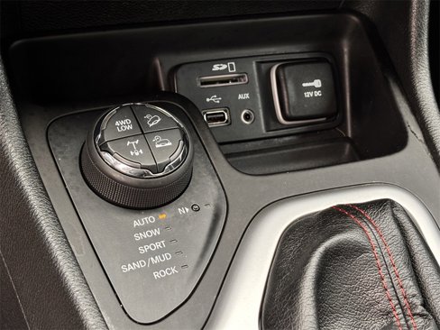 Used 2017 Jeep Cherokee Trailhawk w/ Comfort/Convenience Group image 21