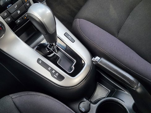 Used 2015 Chevrolet Cruze LT image 28