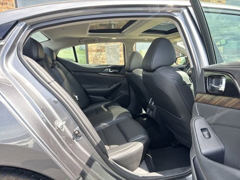 Used 2018 Nissan Maxima Platinum image 12