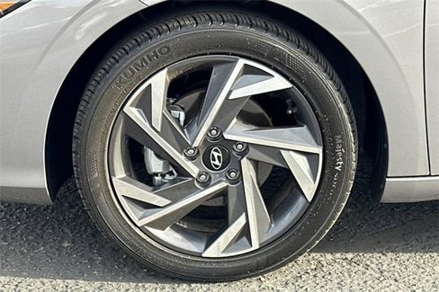 Used 2024 Hyundai Elantra SEL w/ Convenience Package image 27