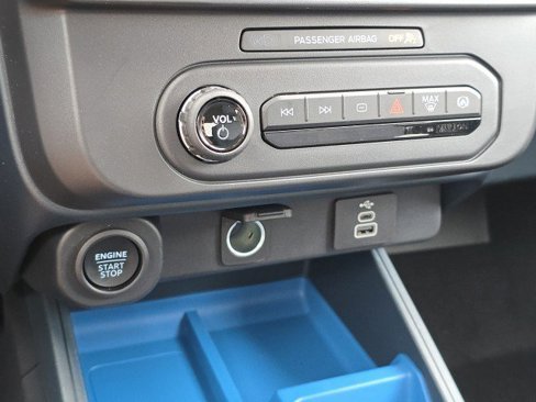 New 2025 Ford Maverick XLT image 16
