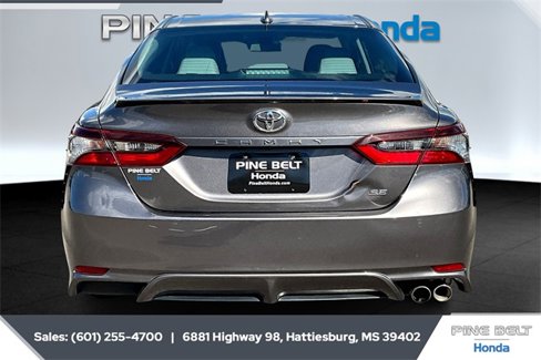 Used 2022 Toyota Camry SE image 4
