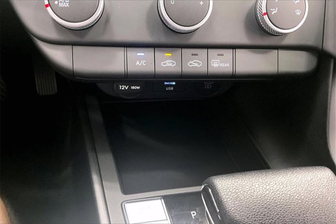 Certified 2025 Hyundai Elantra SE image 24