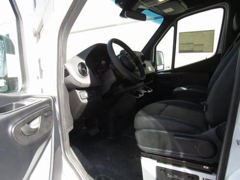 New 2025 Mercedes-Benz Sprinter 2500 image 9