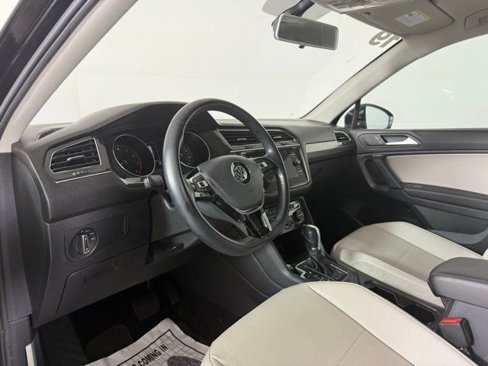 Used 2019 Volkswagen Tiguan SE w/ Panoramic Sunroof Package image 15