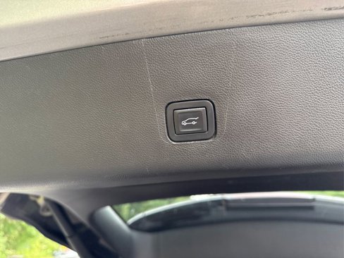 Used 2018 Chevrolet Traverse LT image 14