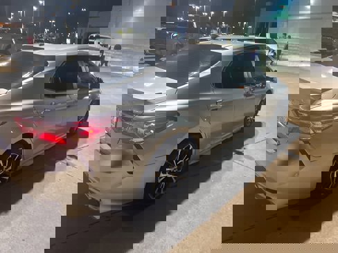 Used 2020 Toyota Camry SE image 4