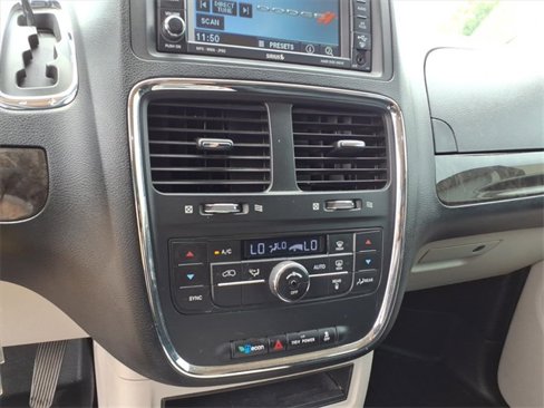 Used 2011 Dodge Grand Caravan Crew w/ Entertainment Group 1 image 12