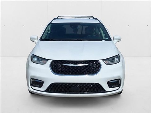 Used 2022 Chrysler Pacifica Touring-L image 2