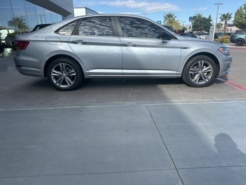 Used 2019 Volkswagen Jetta R-Line image 4