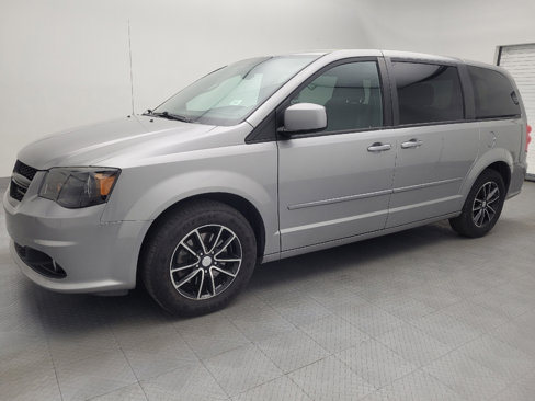 Used 2016 Dodge Grand Caravan SXT image 2