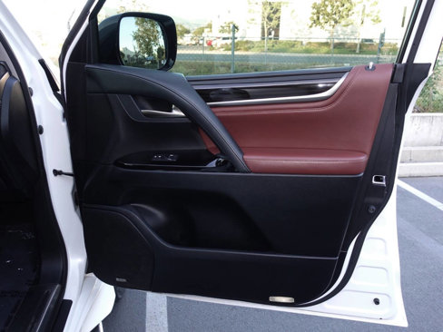 Used 2016 Lexus LX 570 4WD image 40
