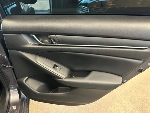 Used 2018 Honda Accord Sport image 30