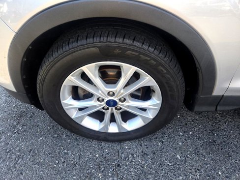 Used 2017 Ford Escape SE image 6