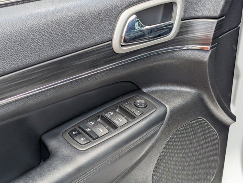Used 2022 Jeep Grand Cherokee Limited image 16