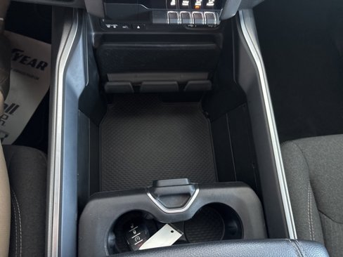 Used 2019 RAM 1500 4x4 Crew Cab image 17